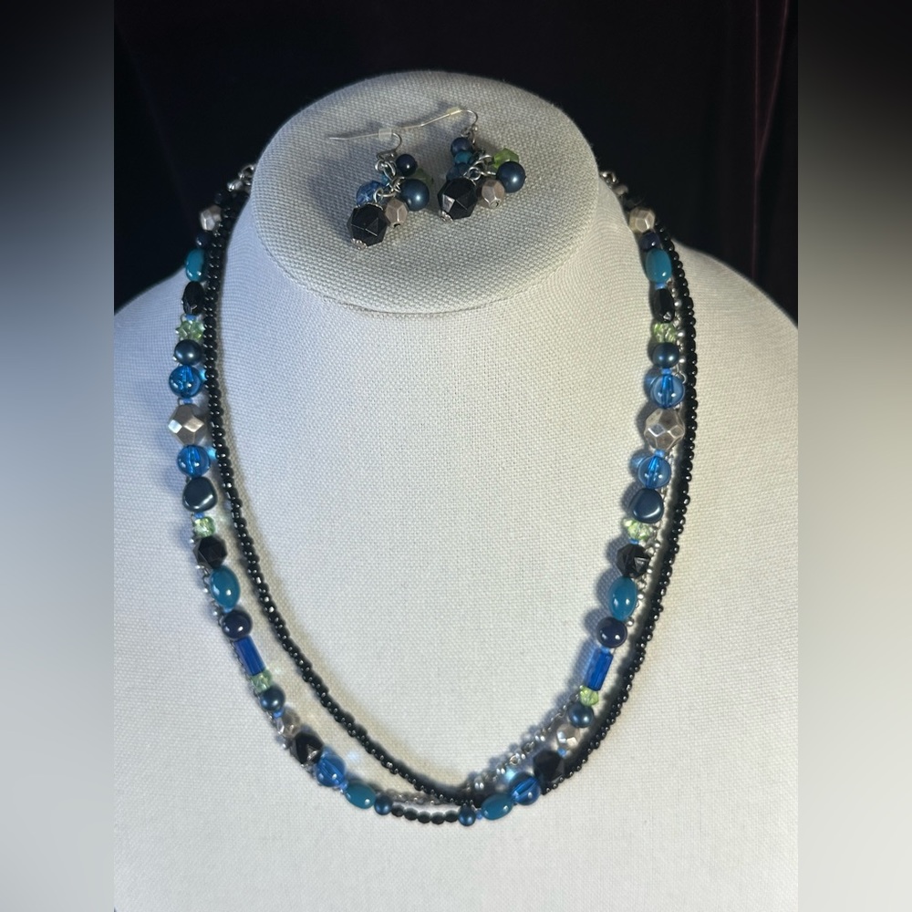 Necklace and earrings set